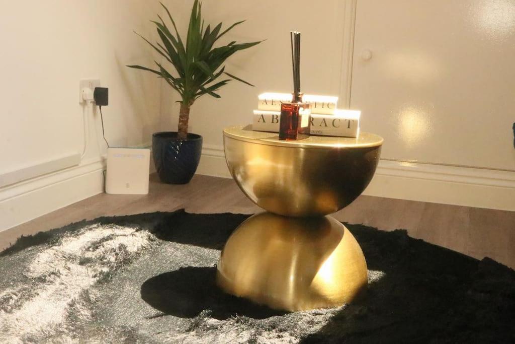 Qties Luxury Home London Eksteriør bilde